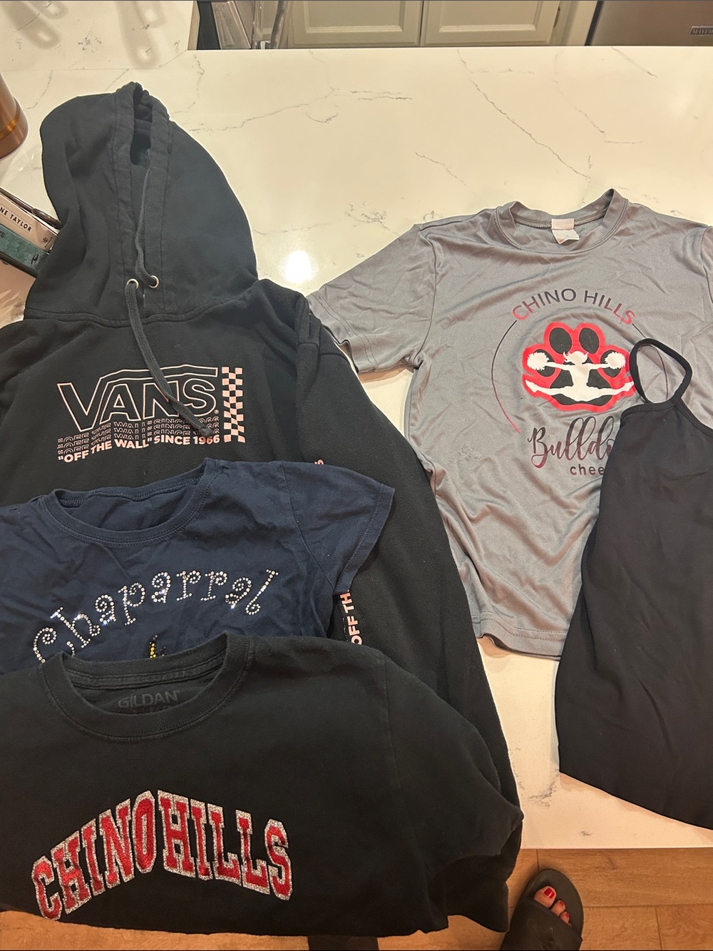 (5) Youth tops size Small